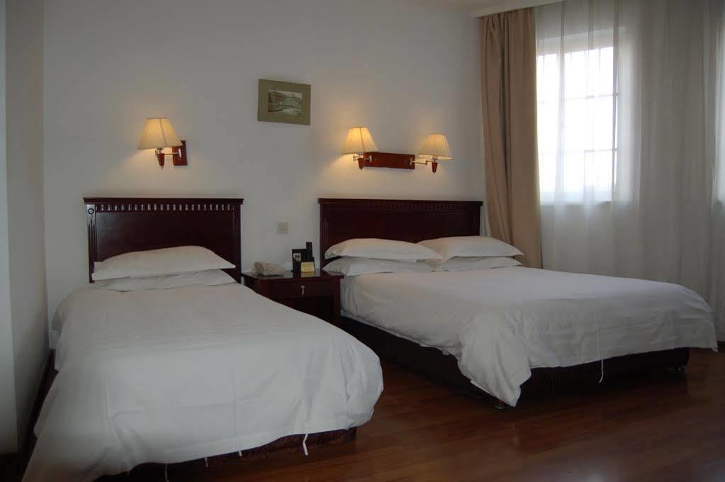 Lakeside Holiday Inn เซี่ยงไฮ้ ภายนอก รูปภาพ