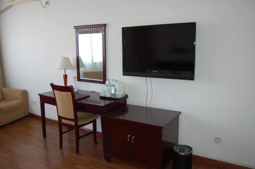 Lakeside Holiday Inn เซี่ยงไฮ้ ภายนอก รูปภาพ